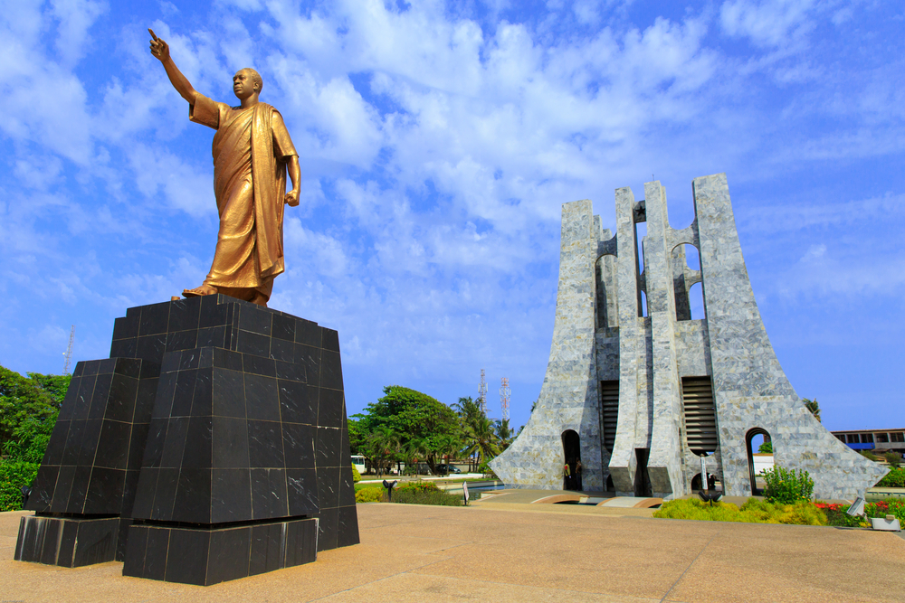 A statue of jesus is in front of two large sculptures.